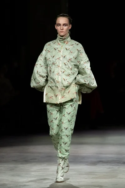 Look 49